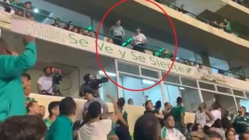 Dirigente del Deportivo Cali intercambiando insultos con los hinchas.