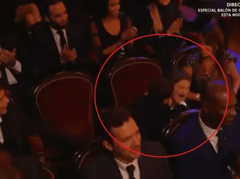 No para un segundo: en plena premiación de su padre, Mateo mordió a Thiago