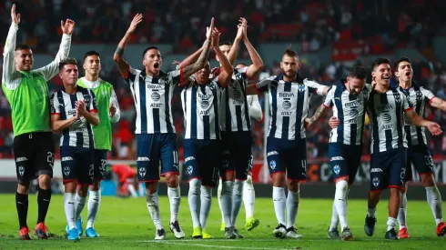 Una multitud despidió a los jugadores Rayados en el aeropuerto.