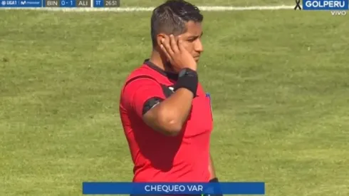 Michael Espinoza fue el árbitro en Juliaca.