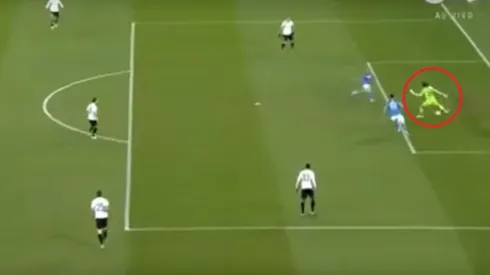 El grosero error del arquero más joven en la historia de la Champions