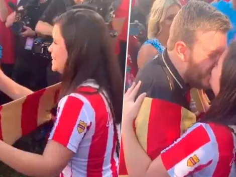 Viral: fanática del Junior le propuso matrimonio a hincha del Liverpool