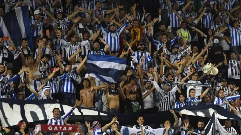 La afición de Monterrey colmó la tribuna del estadio y armó una verdadera fiesta.