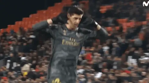 Como loco: Courtois festejó a lo Riquelme el empate del Real Madrid