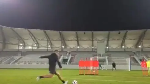 Diego, del Flamengo, metió un golazo de tiro libre en la práctica