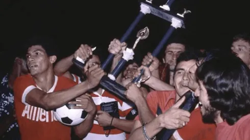 Hinchas del América de Cali celebran 40 años de conseguir su primera estrella