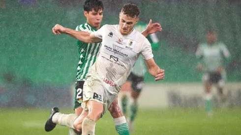 Lainez volvió de titular con un golazo de tiro libre y Betis aplastó a Antoniano