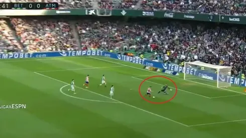 Correa dejó pintado al arquero y metió un golazo para el Atlético