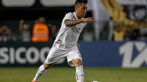 Christian Cueva, futbolista del Santos de Brasil.