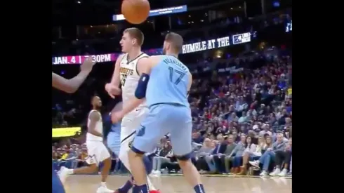 Nikola Jokic y su pase mágico