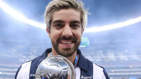 Rodolfo Pizarro con la copa