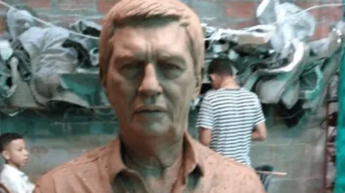 El rey de Barranquilla: le hacen estatua al técnico del Junior, Julio Comesaña