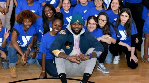 El increíble regalo de LeBron James a decenas de niños de bajos recursos