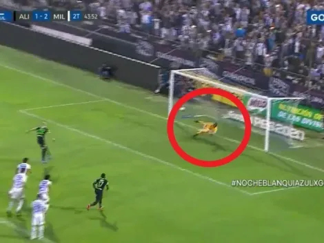 Sin Faríñez, no es show: así se lució Wuilker atajando un penal en la Noche Blanquiazul