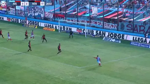 A lo Negro Ibarra: el infernal golazo de Torrent para Arsenal