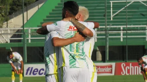 Defensa dio una clase de fútbol y goleó a Talleres