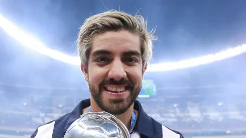 Está loco: un seguidor de Chivas se tatuó la cara de Rodolfo Pizarro