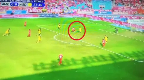 La tremenda pifia de Adrián Ramos: casi manda el balón por fuera del estadio