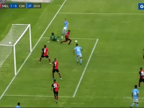 Sporting Cristal perdió con uno más y los hinchas explotaron