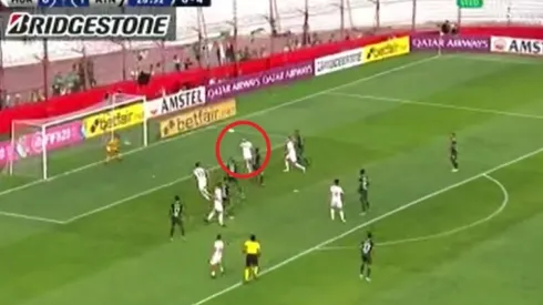 Así fue el gol de Leandro Grimmi para el 1-1 entre Huracán y Atlético Nacional.