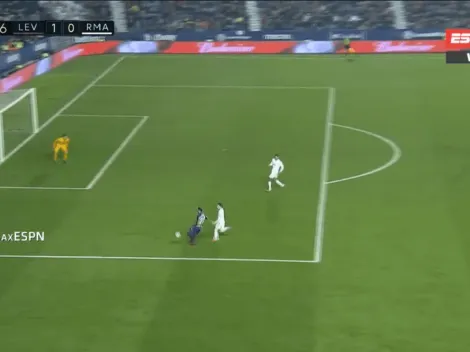 Festeja Barcelona: Morales sacó un misil y detonó el arco de Real Madrid