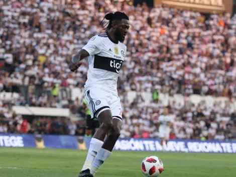 Adebayor debutó con Olimpia, no marcó pero nos dejó los mejores memes del día