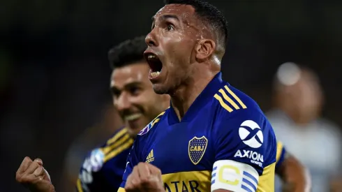 Carlos Tevez abrió la cuenta para Boca con un golazo.