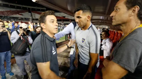 Foto de Carlos Tevez junto a Marcelo Gallardo.