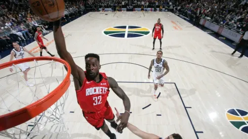 Houston quedó conforme con la prueba y firmó a un veterano