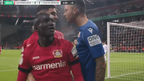 ¡Lo quería matar! El arquero rival se comió un gol y se la agarró con Alario