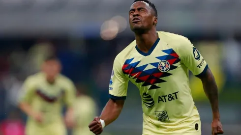 Renato Ibarra fue detenido tras ser acusado de golpear a su esposa embarazada.