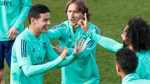 James Rodríguez con Luka Modric y Marcelo en un entrenamiento del Real Madrid.