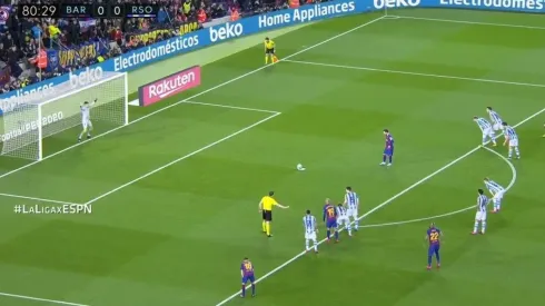 Lionel Messi cruzó el remate.