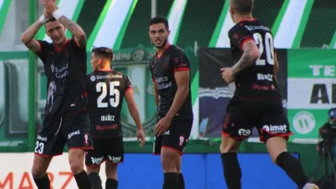 El festejo de los jugadores de Huracán.