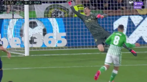 La enorme atajada de Courtois.