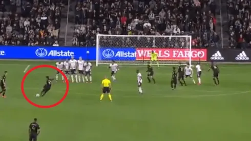 Vela llegó a su gol 50 en la MLS con un impresionante tiro libre