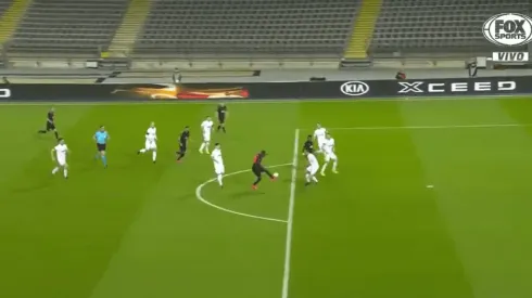 ¡Está loco! Hizo tres jueguitos y metió un golazo bárbaro para el United