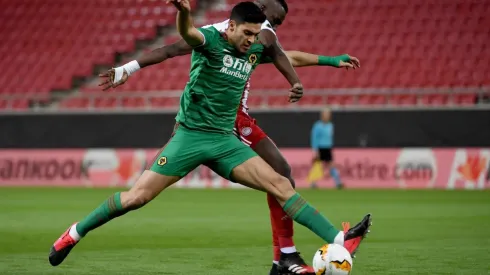 Raúl Jiménez ante Olympiacos, por Europa League.
