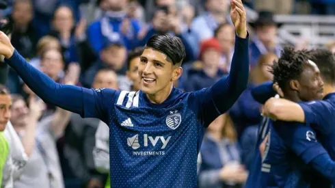 Alan Pulido y un mensaje claro para luchar contra el Coronavirus.