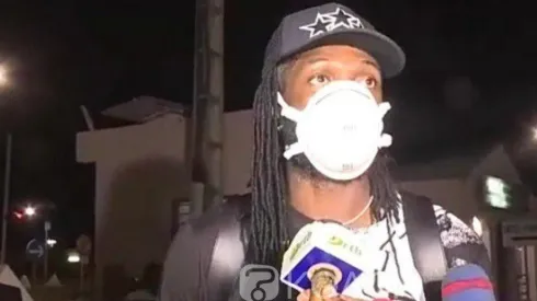 El drama que vive Adebayor por la imposibilidad de volver a su país