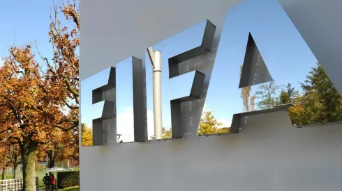 La FIFA planea una 'súper ventana' de transferencias