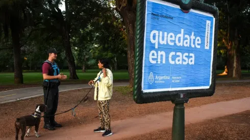 El gráfico de casos confirmados y curva de crecimiento del coronavirus en Argentina