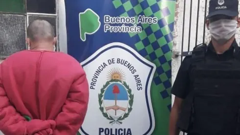 Salió a la calle disfrazado de Barney, rompió la cuarentena y terminó preso