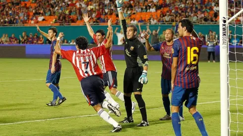 La noche que Chivas goleó y humilló al mejor Barcelona de la historia