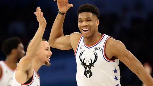 Otro guiño de Giannis a Curry