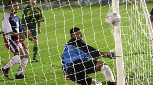 A los 10 minutos del encuentro, Australia abrió la cuenta mediante gol de Boutsianis, y desde allí no pararon más, ni siquiera por misericordia