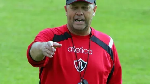 El exentrenador de Atlas se encuentra en Ecuador pasando la cuarentena.
