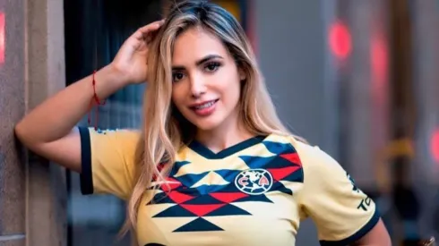 Fanática número 1: Analy Bazán se puso la playera del América para alentarlo en la eLiga MX