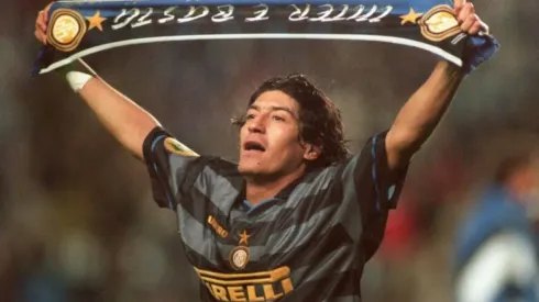 Iván Zamorano con la camiseta de Inter.