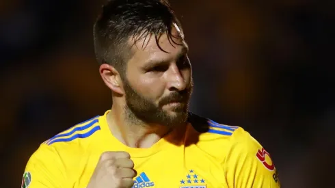 El hijo del francés se mostró con los colores de México.